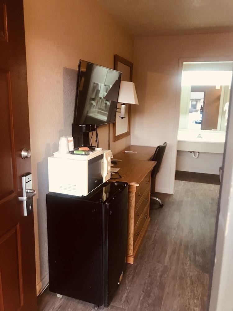 ECONO LODGE UNIVERSITY photo 3