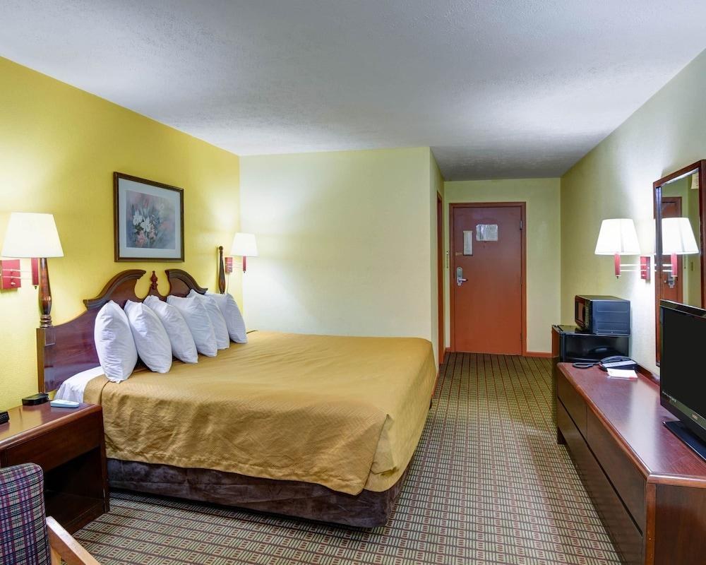 ECONO LODGE photo 2