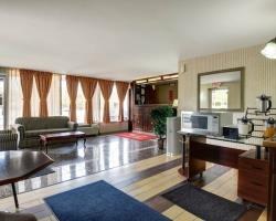 ECONO LODGE COLISEUM photo 3