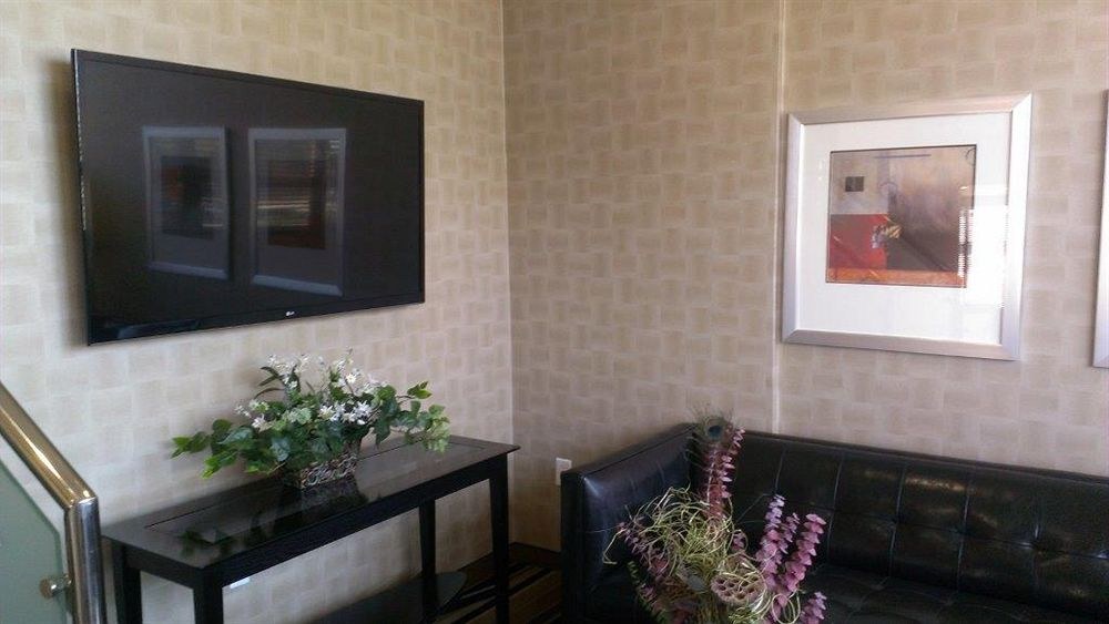HOLIDAY INN EXPRESS LAGUARDIA ARPT