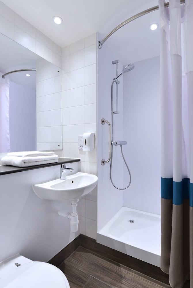 Travelodge Bath Waterside photo 4