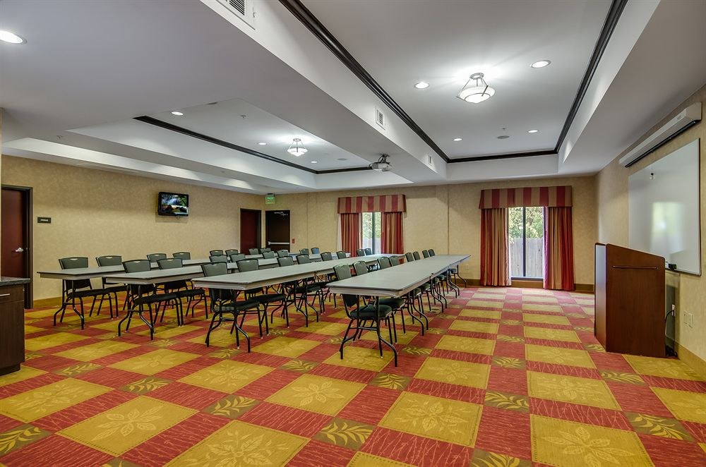 COMFORT SUITES photo 1