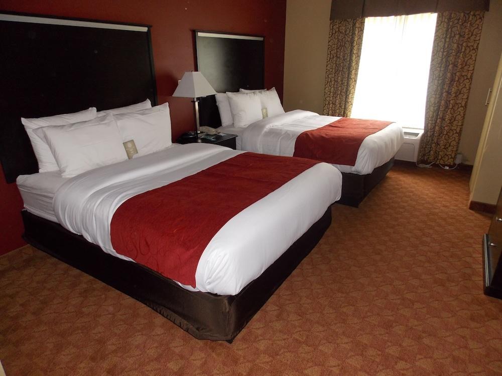 COMFORT SUITES photo 4
