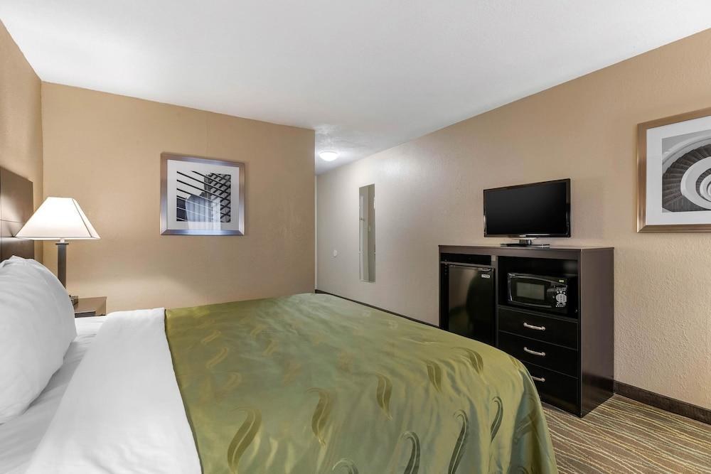 QUALITY INN & SUITES photo 2
