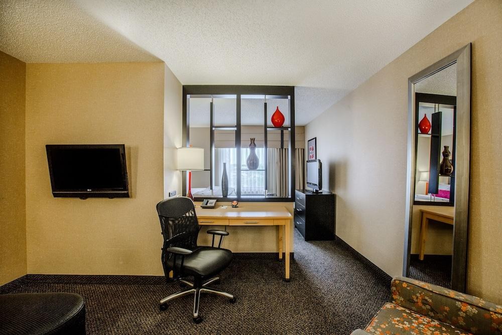 CAMBRIA SUITES photo 4
