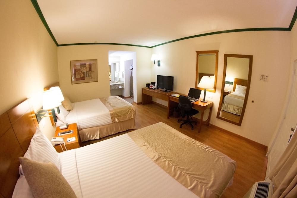 COMFORT INN MONCLOVA photo 2