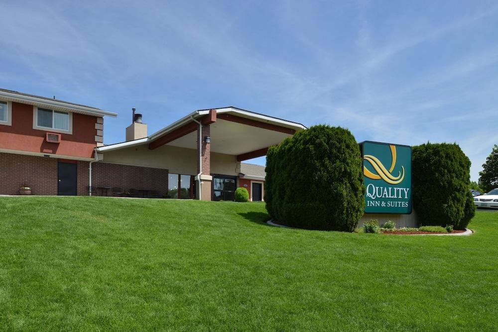 QUALITY INN & SUITES photo 4