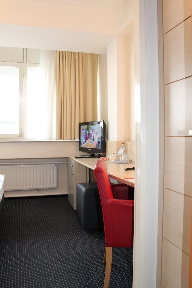 CONCORDE HOTEL AM STUDIO photo 4