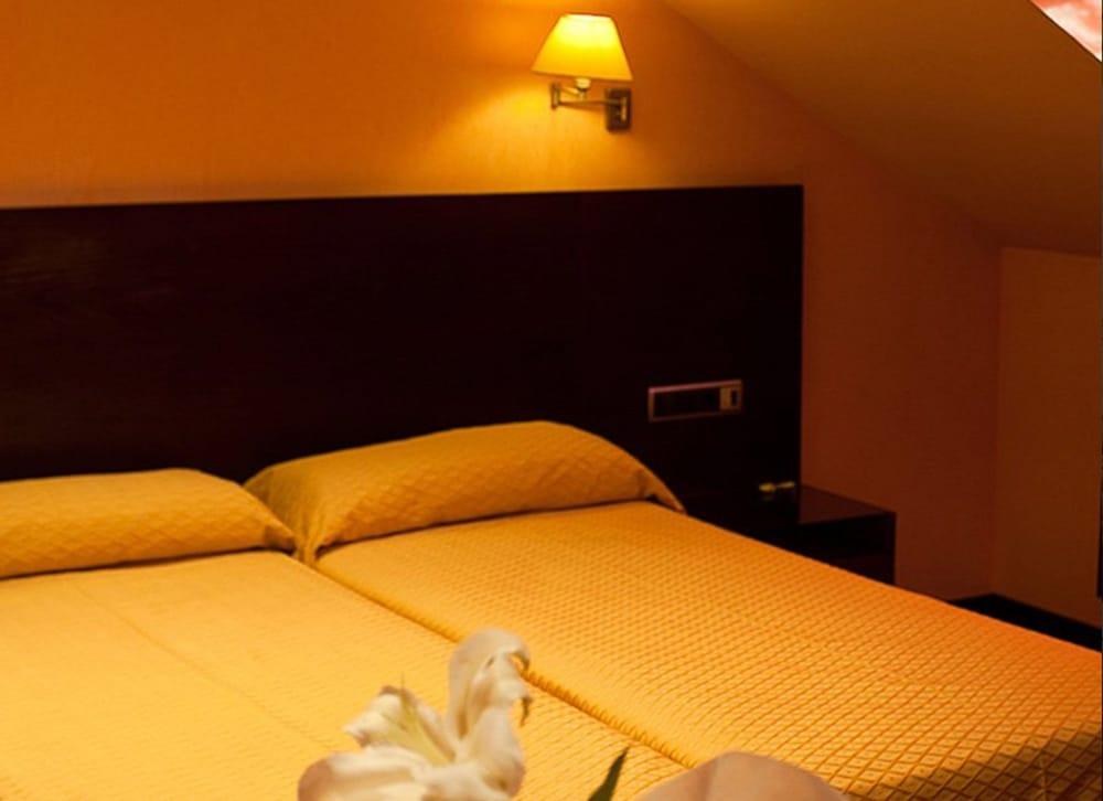 Hotel San Juan De Los Reyes photo 1