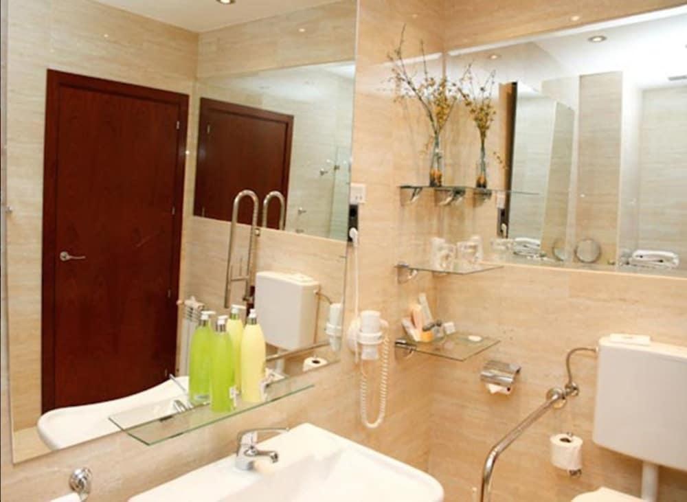 Hotel San Juan De Los Reyes photo 3