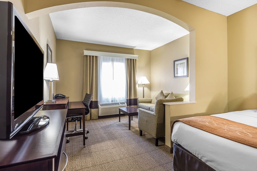 COMFORT SUITES NEAR STONEBRIAR MALL