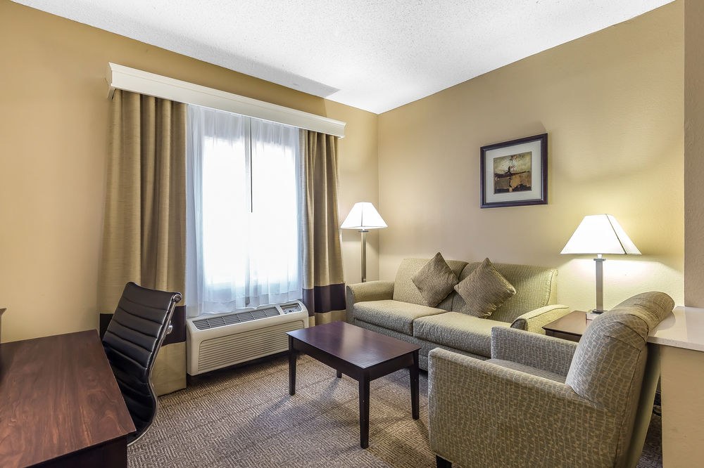 COMFORT SUITES NEAR STONEBRIAR MALL photo 1