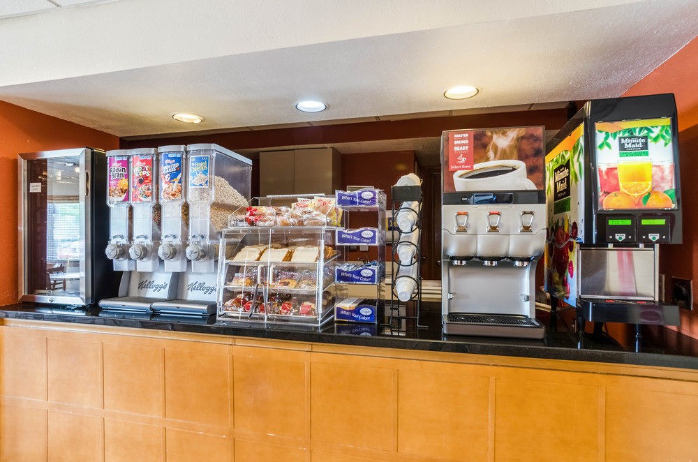 ECONO LODGE  INN & SUITES I-35 AT SHAWNEE MISSION photo 1