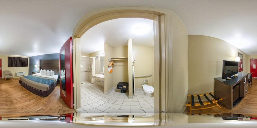ECONO LODGE  INN & SUITES I-35 AT SHAWNEE MISSION photo 2