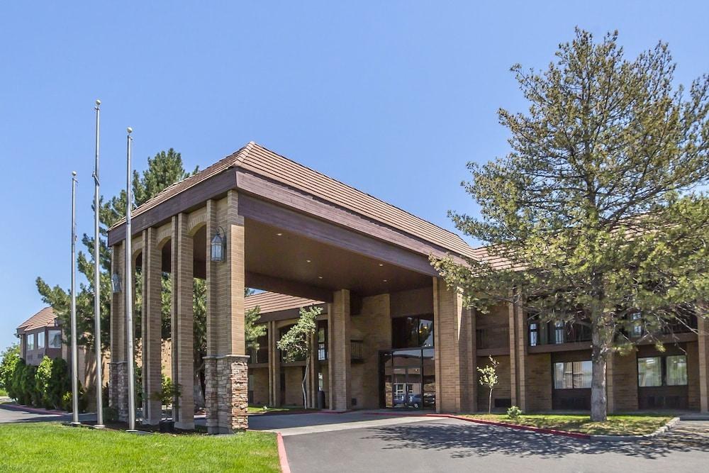 ECONO LODGE INN & SUITES SANDY photo 2