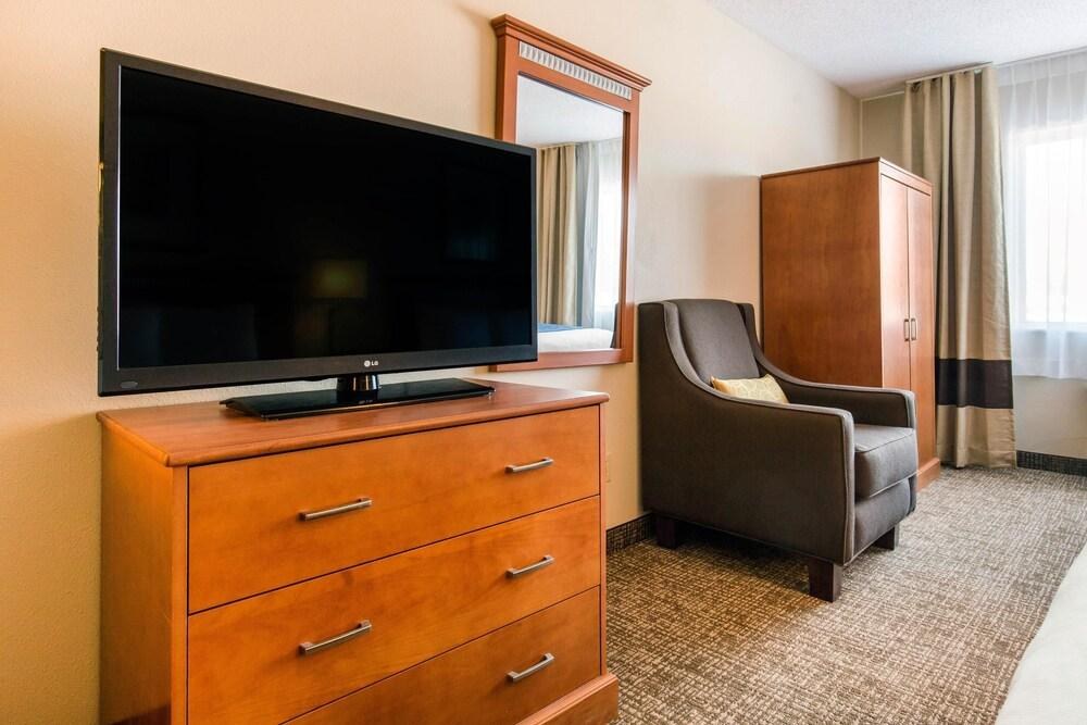 COMFORT SUITES NORMAL UNIVERSITY AREA photo 2