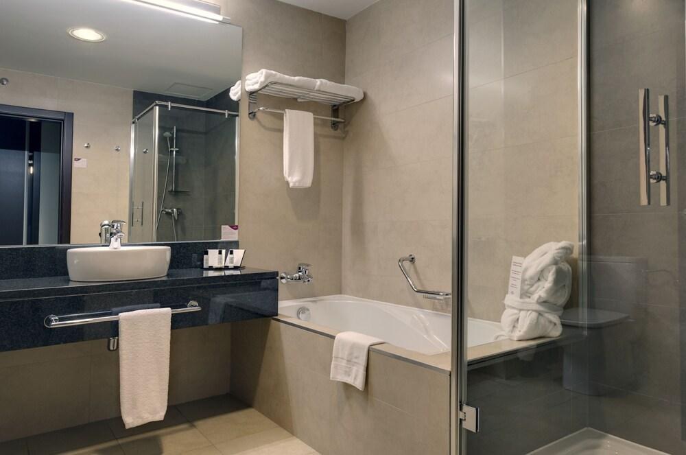 Crowne Plaza Madrid Airport photo 3