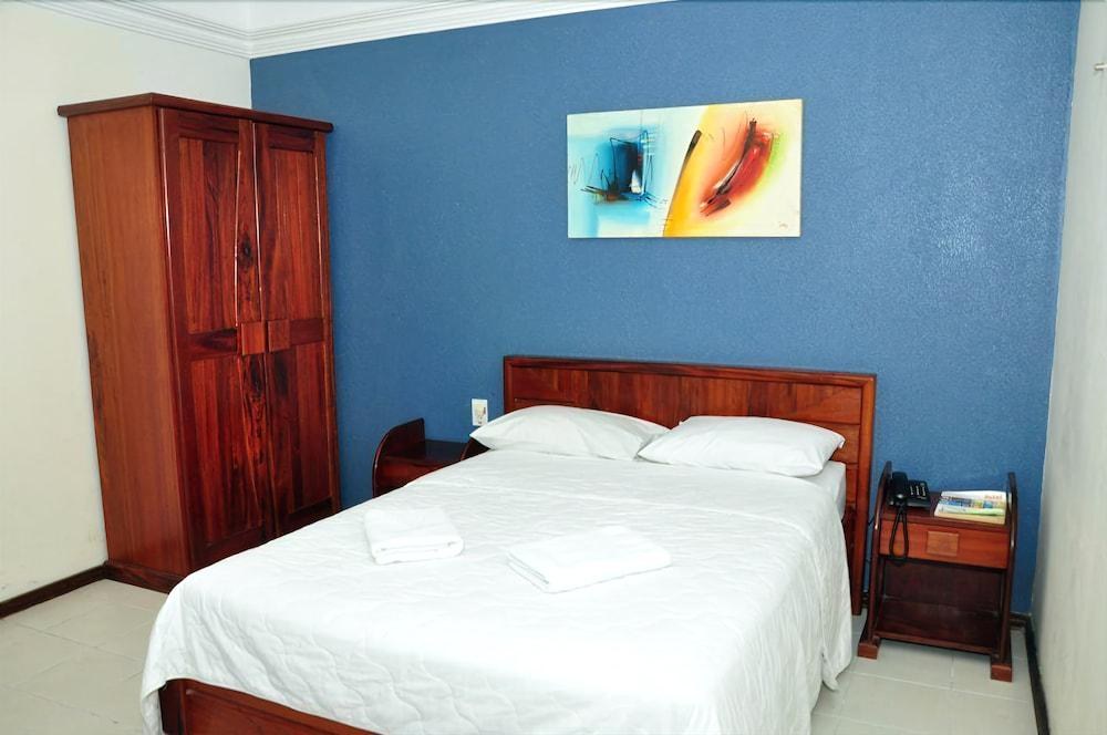 MACHADO'S PLAZA HOTEL photo 4