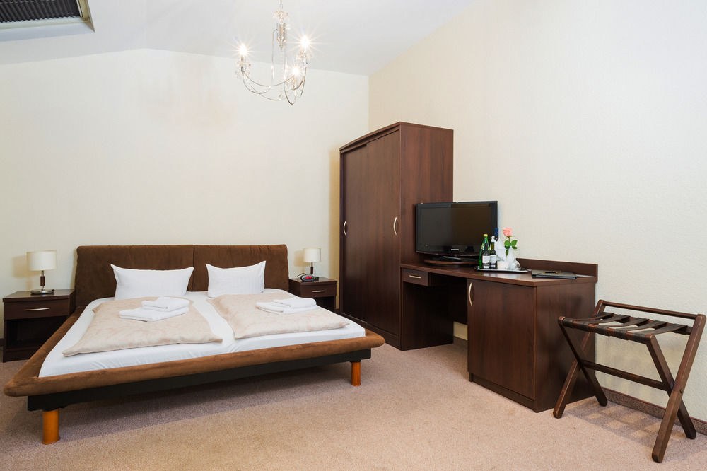 UPPER ROOM HOTEL