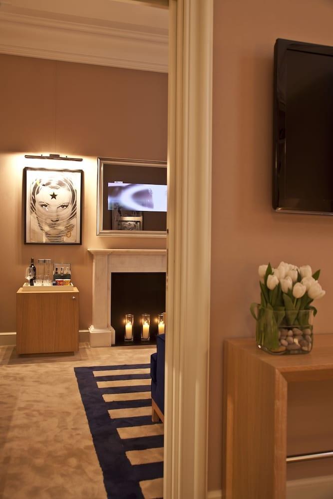 THE FIRST LUXURY ART photo 3