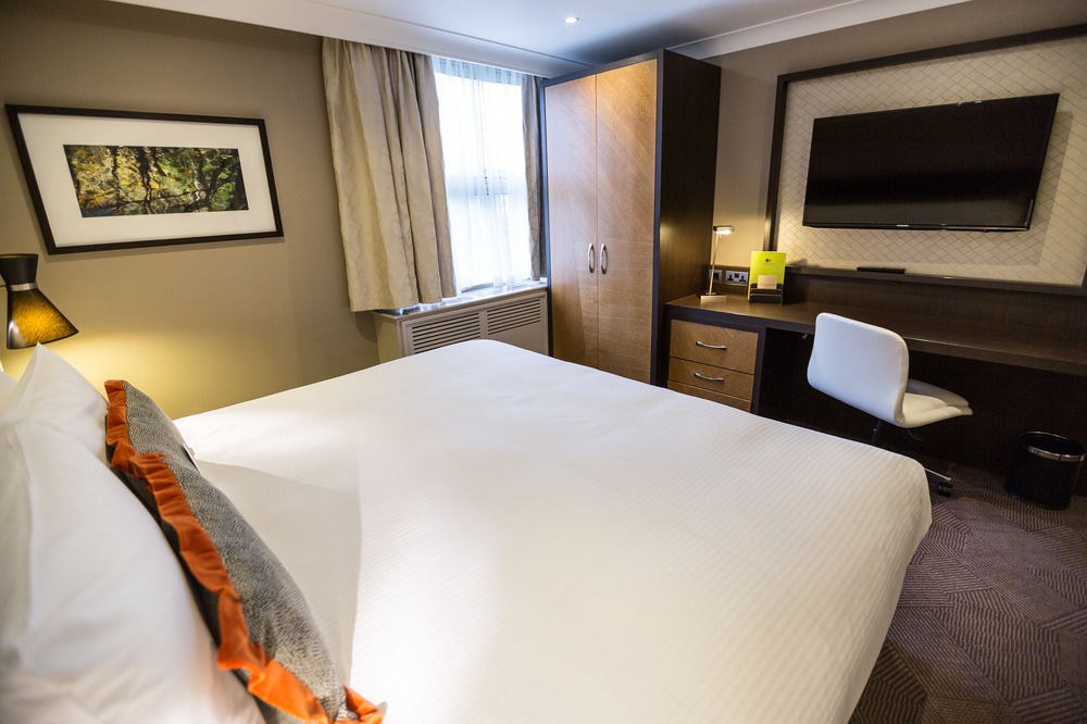 DoubleTree by Hilton London - Ealing photo 1