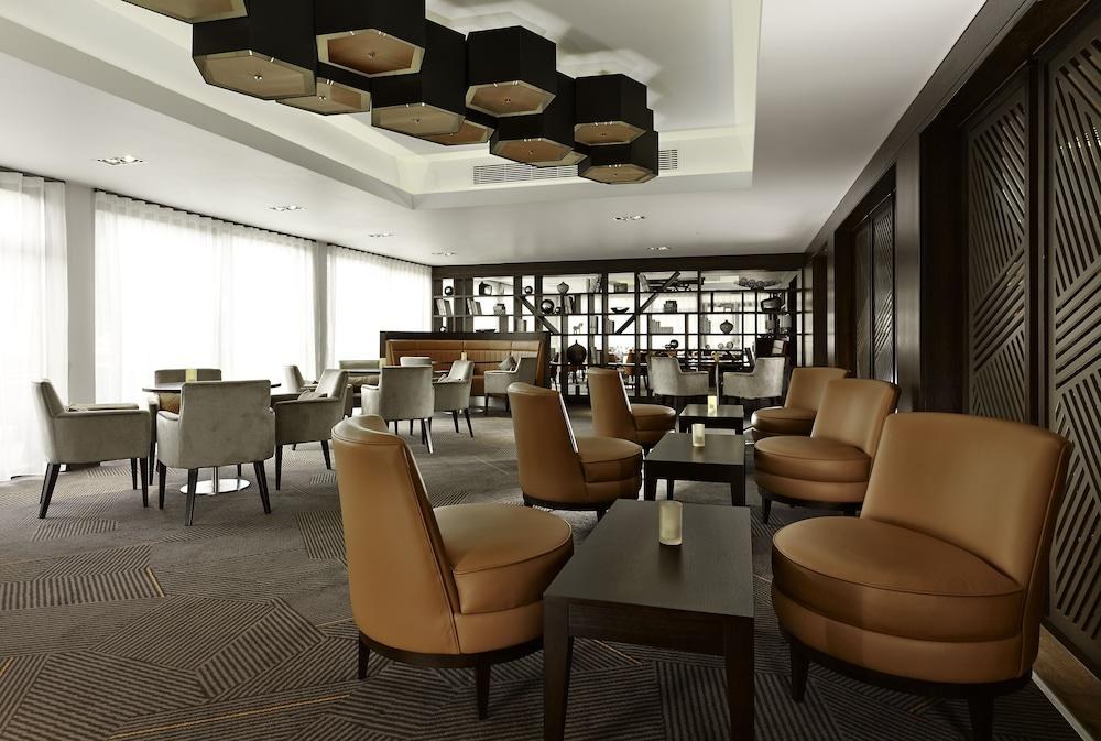 DoubleTree by Hilton London - Ealing photo 2