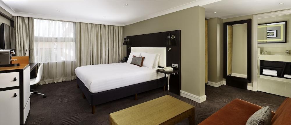 DoubleTree by Hilton London - Ealing photo 3