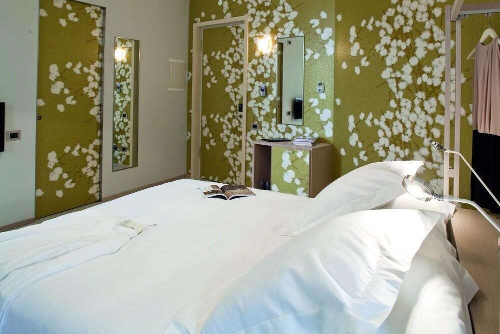 NU Hotel photo 3