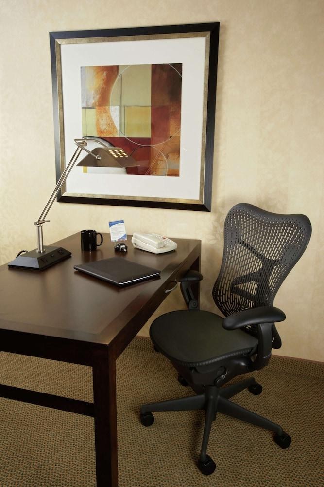 Hilton Garden Inn Edmonton International Airport photo 4