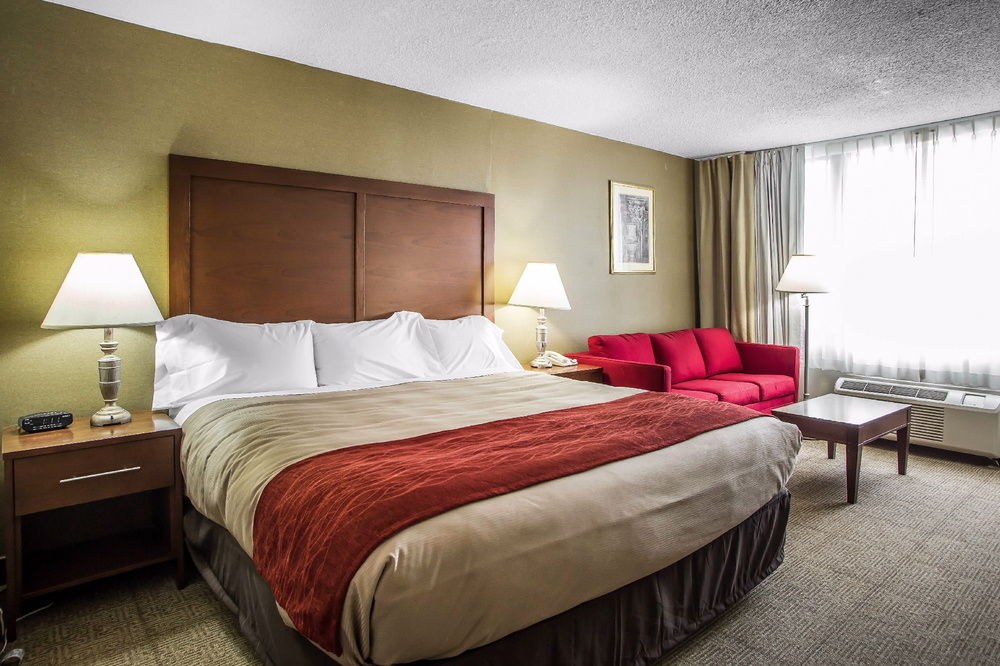CLARION HOTEL MIDWAY AIRPORT