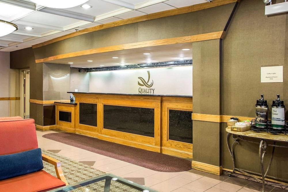 CLARION HOTEL MIDWAY AIRPORT photo 3
