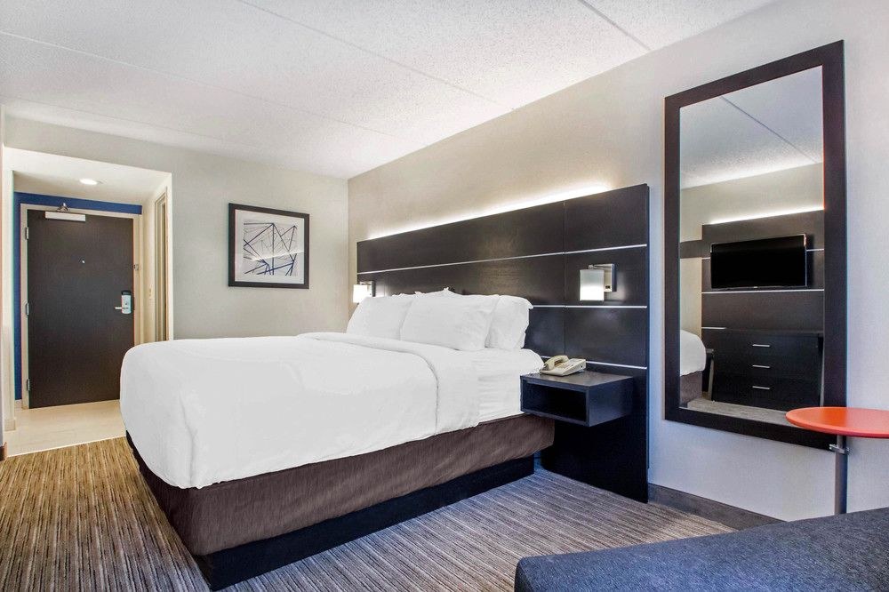 Holiday Inn Express & Suites Albany Airport - Wolf photo 1