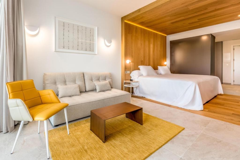 HIGUERON HOTEL MALAGA, CURIO COLLECTION BY HILTON-FIT photo 1