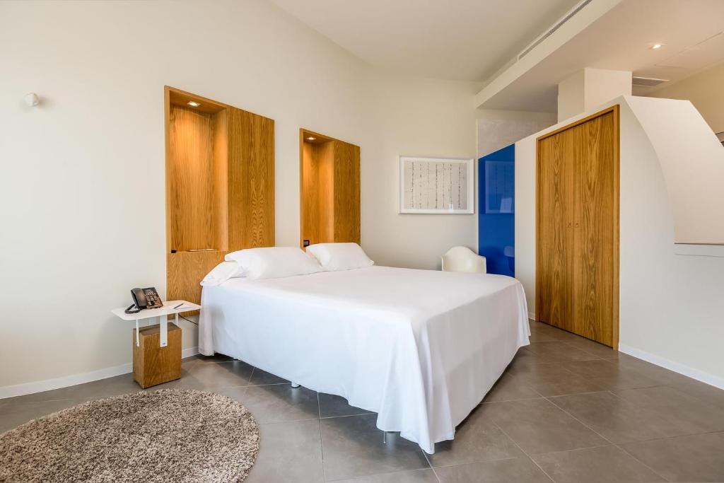 HIGUERON HOTEL MALAGA, CURIO COLLECTION BY HILTON-FIT photo 2