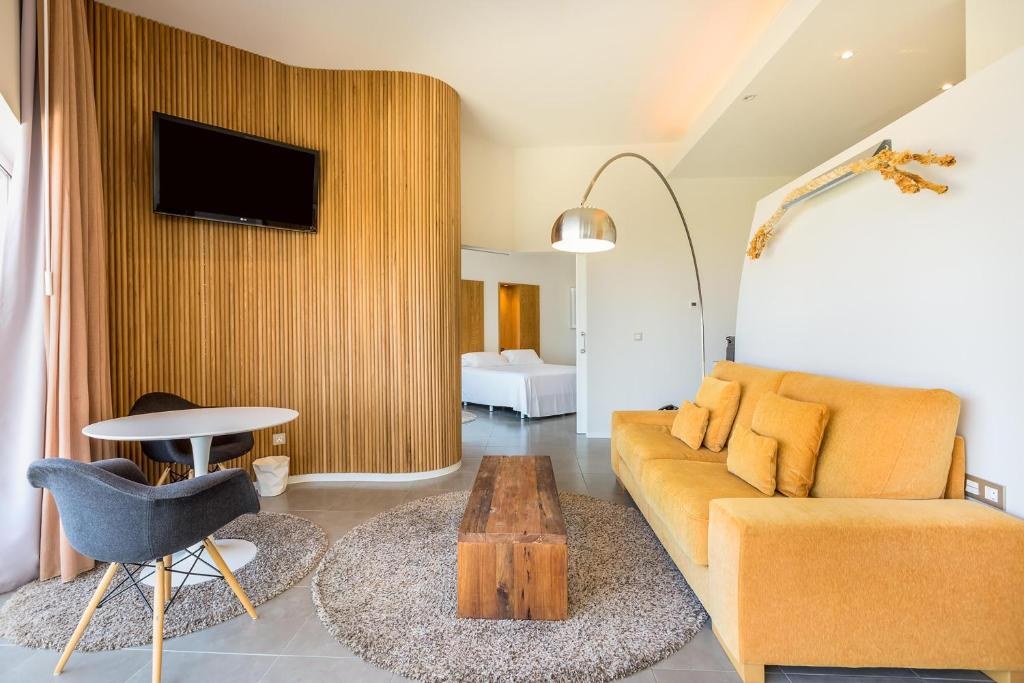 HIGUERON HOTEL MALAGA, CURIO COLLECTION BY HILTON-FIT photo 3