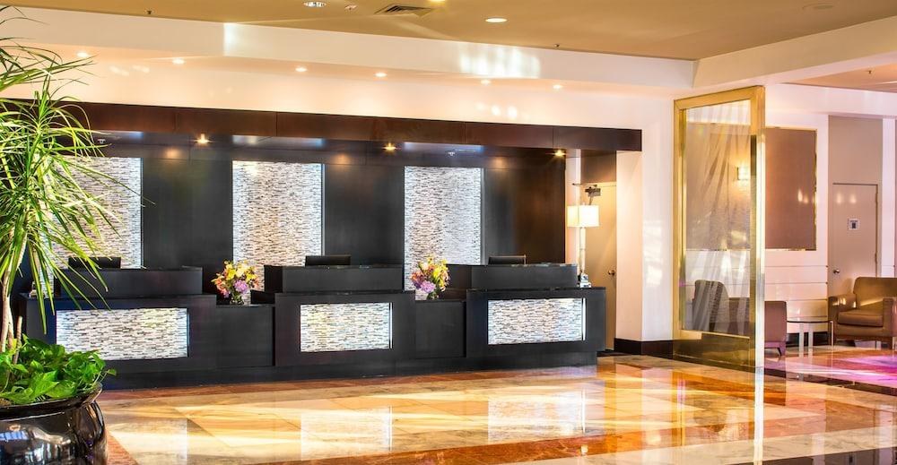 LAGUARDIA PLAZA HOTEL