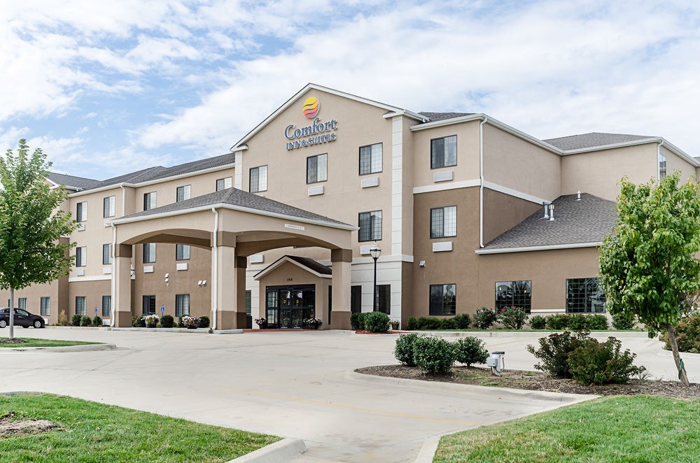 COMFORT INN & SUITES LAWRENCE - UNIVERSITY AREA photo 1