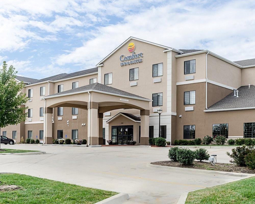 COMFORT INN & SUITES LAWRENCE - UNIVERSITY AREA photo 2