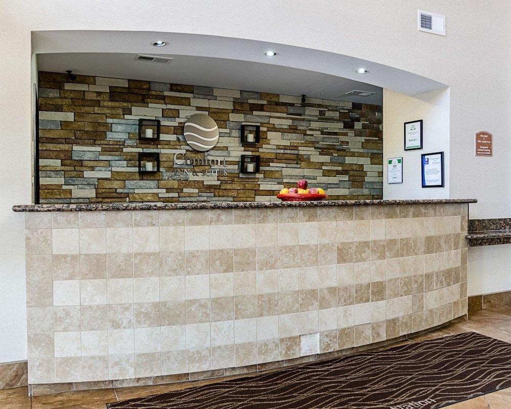 COMFORT INN & SUITES LAWRENCE - UNIVERSITY AREA photo 3