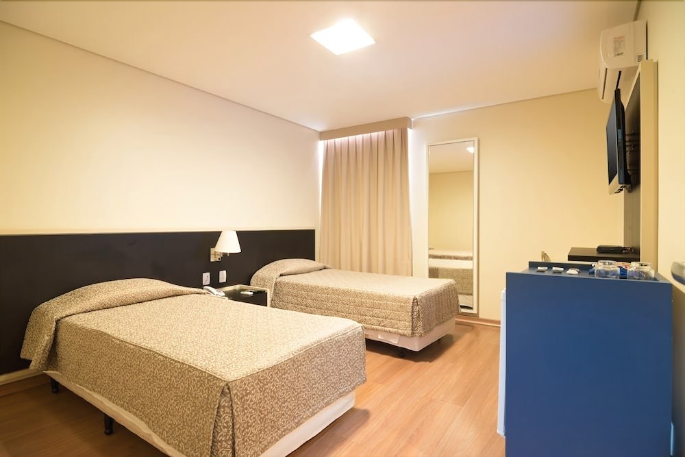 HOTEL FINANCIAL photo 1