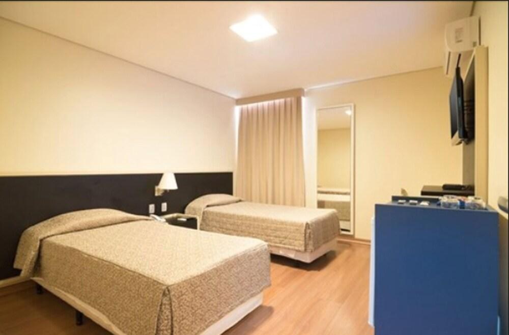 HOTEL FINANCIAL photo 4