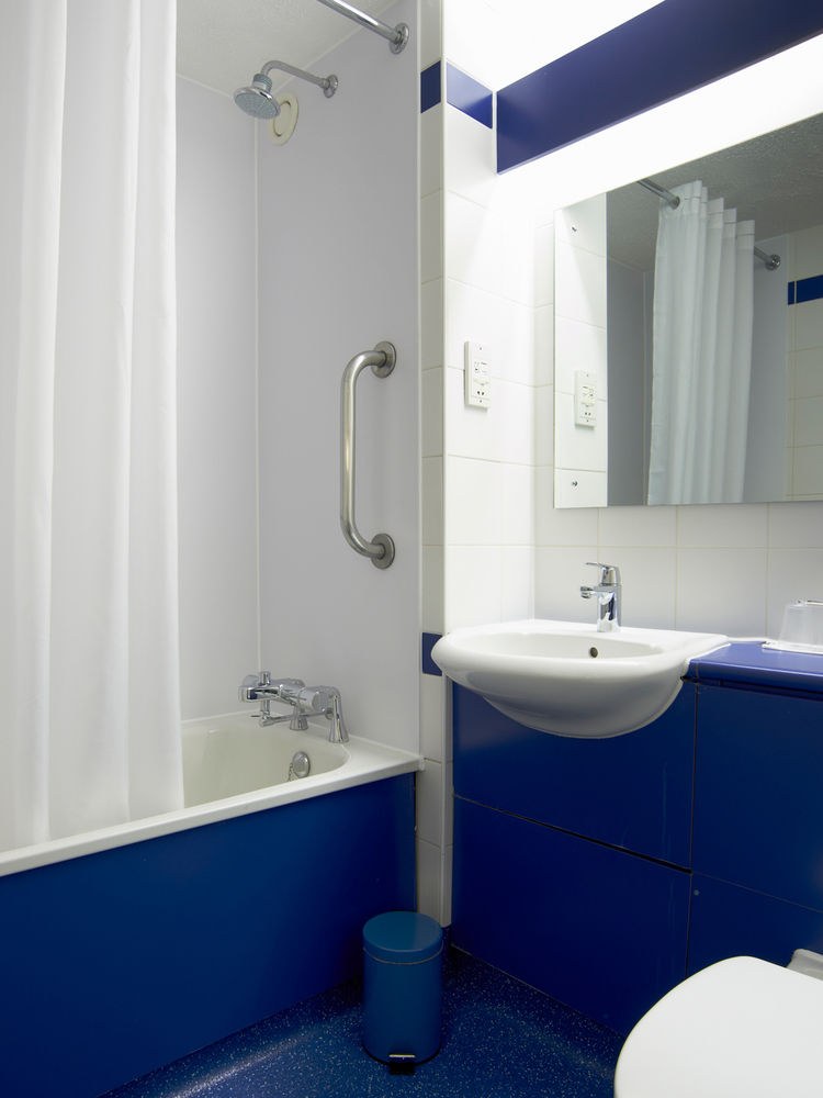 TRAVELODGE EDINBURGH CENTRAL HOTEL ST MARY'S photo 1