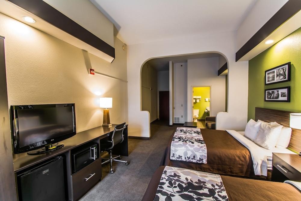 SLEEP INN & SUITES AIRPORT photo 2