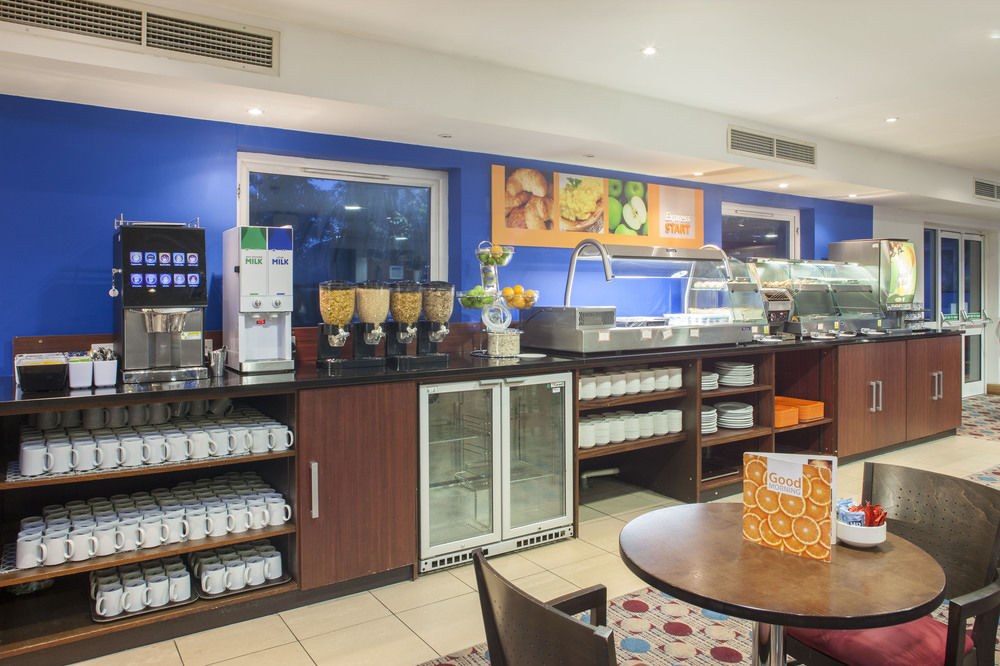 HOLIDAY INN EXPRESS BIRMINGHAM - STAR CITY photo 1
