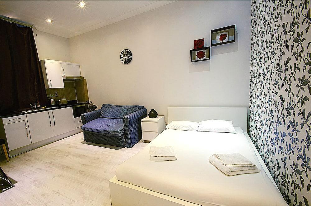 HYDE PARK ECONOMY APARTMENTS photo 2