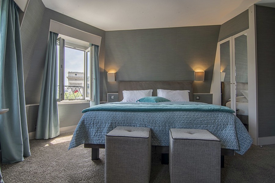 PLAZA ETOILE HOTEL