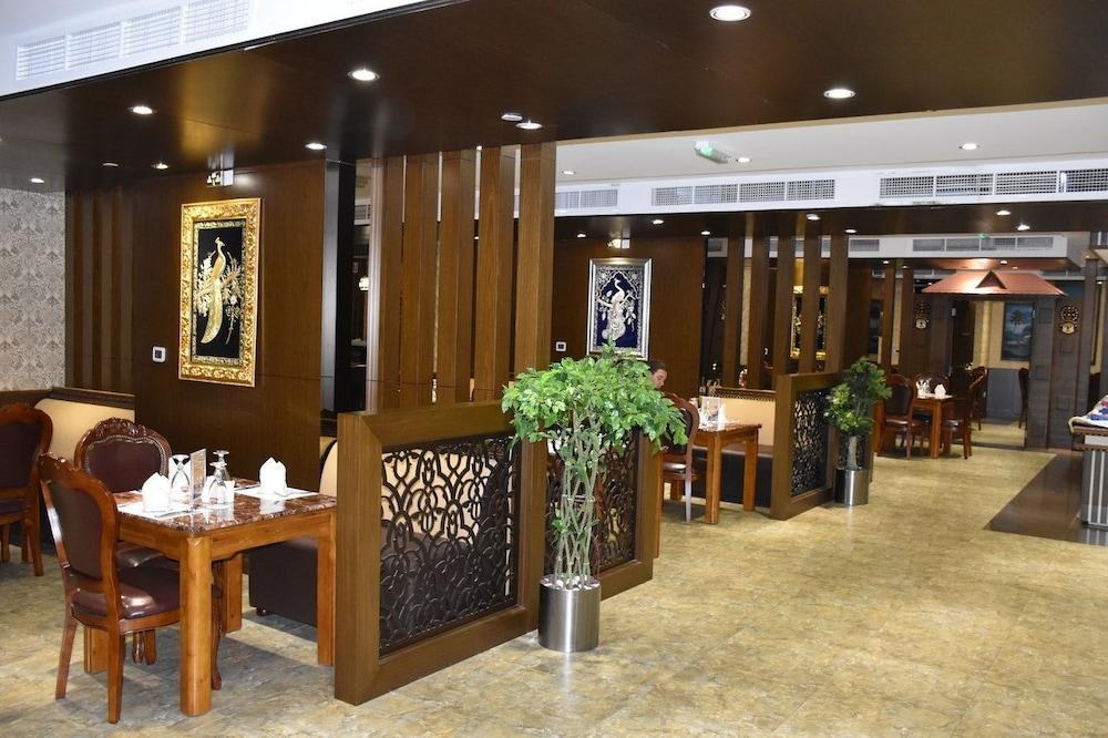 OYO 137 Clifton Hotel photo 2