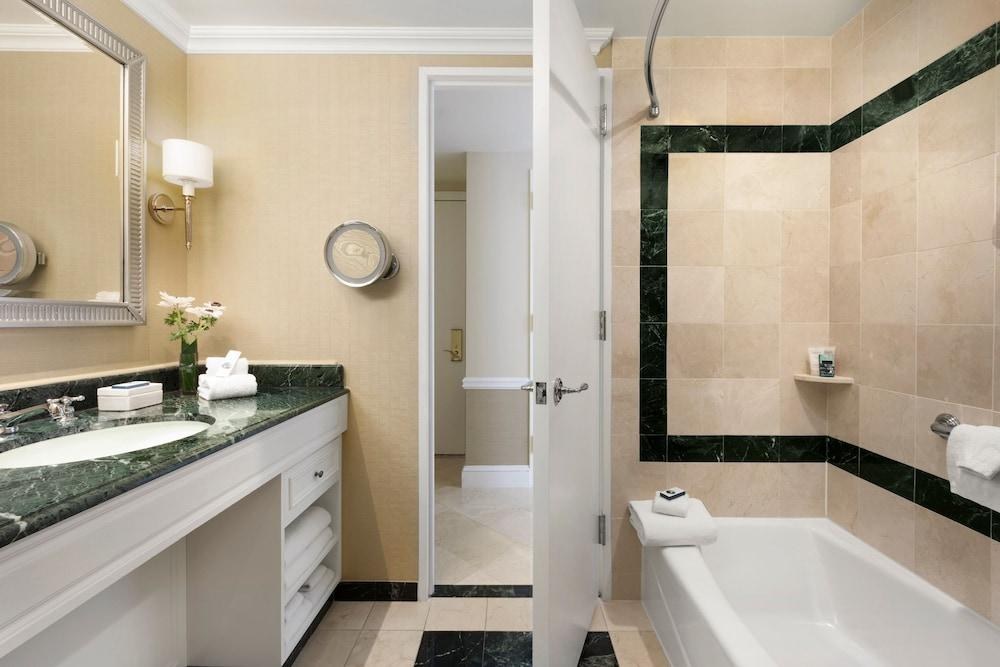 BOSTON HARBOR HOTEL photo 4
