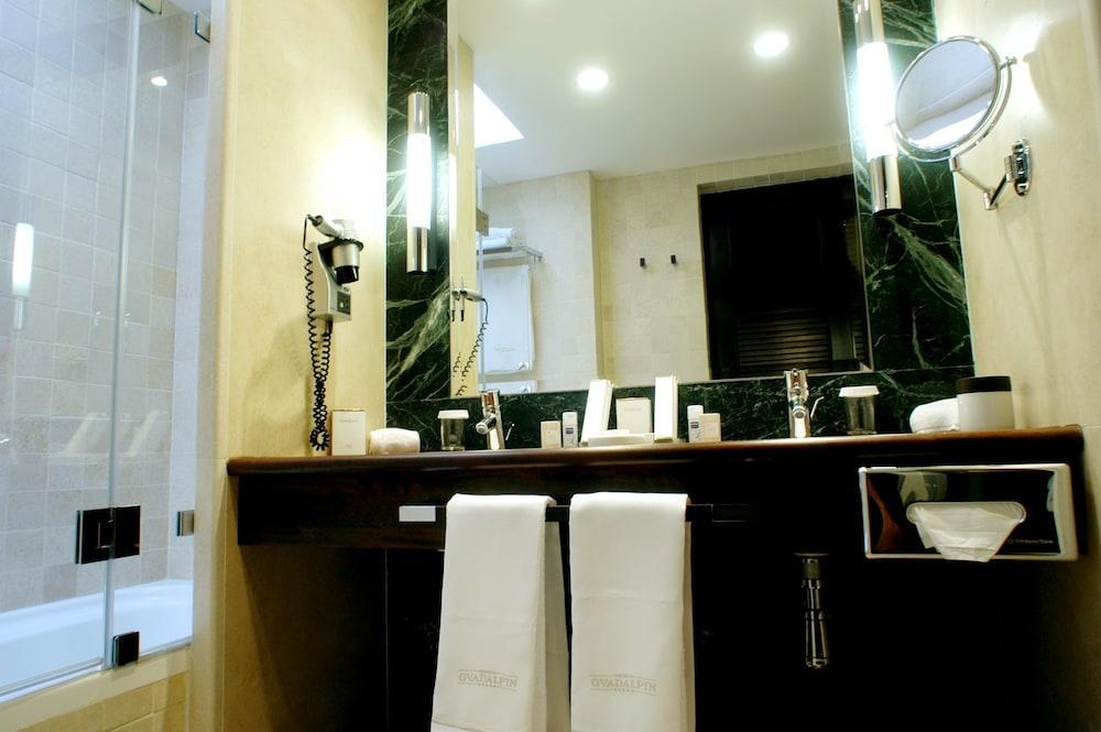GRAN HOTEL GUADALPIN BANUS photo 3