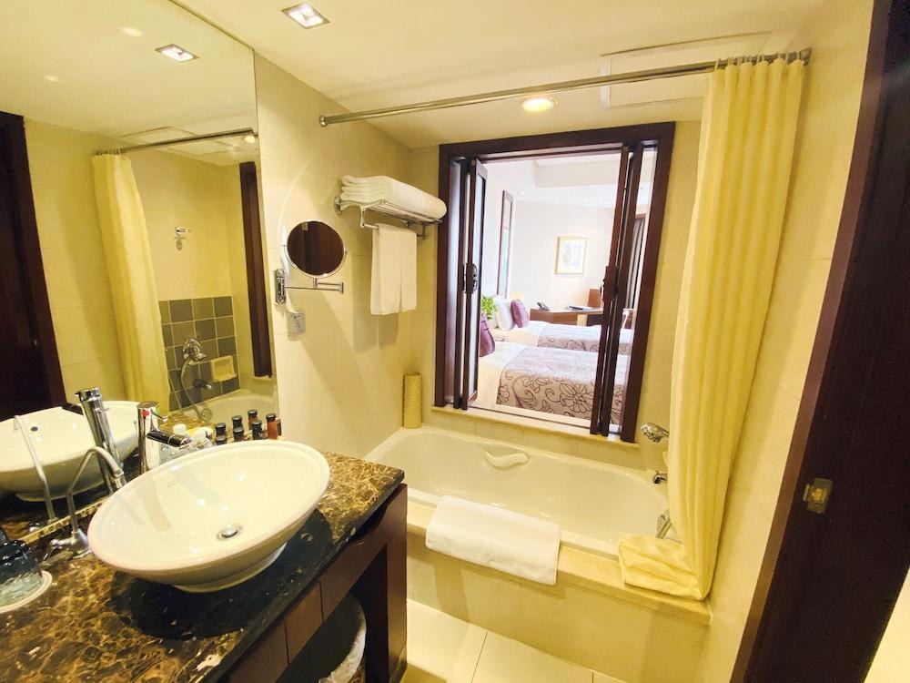 Baolong Hotel Shanghai photo 2